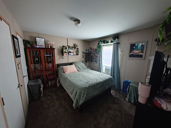 4th image of 127 Pickwick Dr