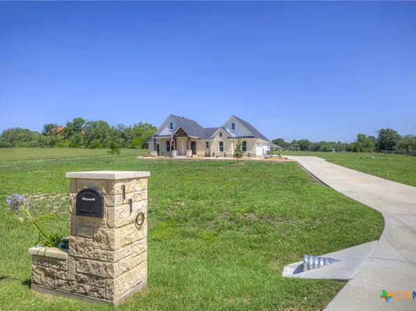 110 Lake Village Rd, Seguin, TX 78155