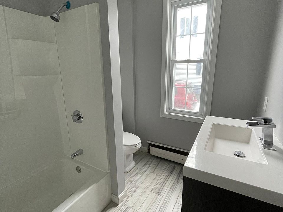 2nd image of 25 Priscilla Ave Floor 1