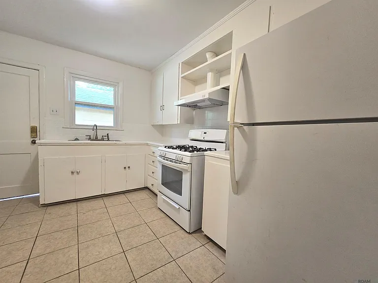 3423 Hundred Oaks Ave — Photo 3