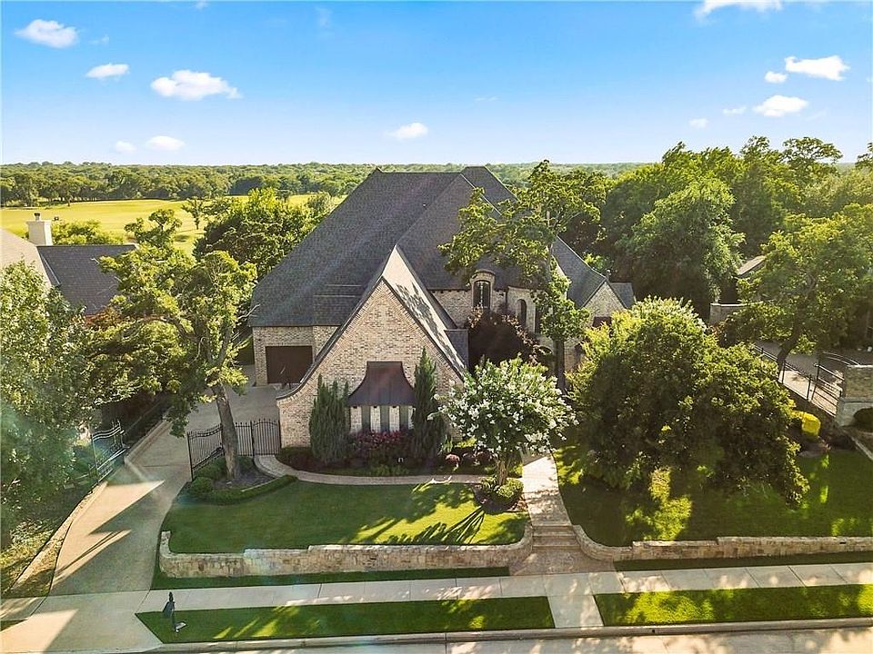 New Haven custom masterpiece with an unbeatable backyard on the golf course!