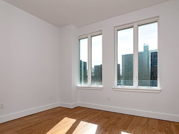 4th image of 59 Montrose Ave #4N