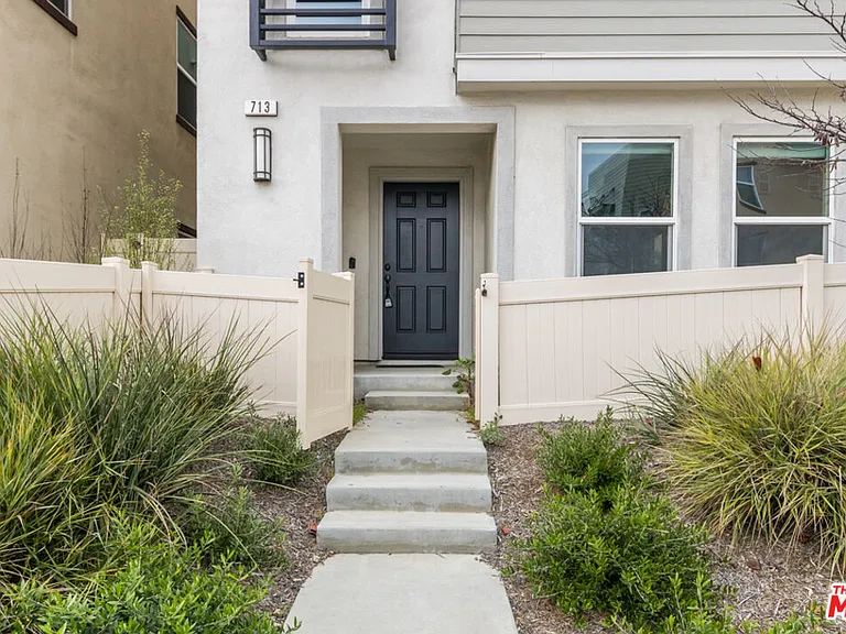 713 Daniel Freeman Cir — Photo 41
