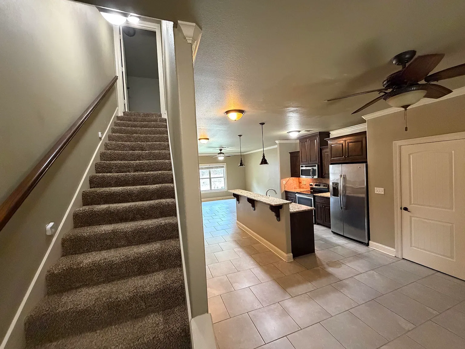 3 bed, 2.0 bath, 1612 sqft, $1,495 — Photo 4