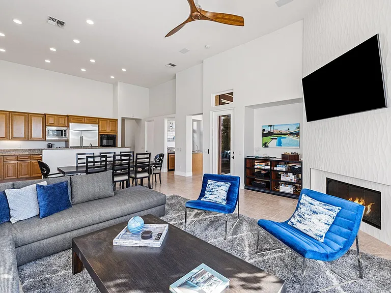 81045 Legends Way — Photo 2