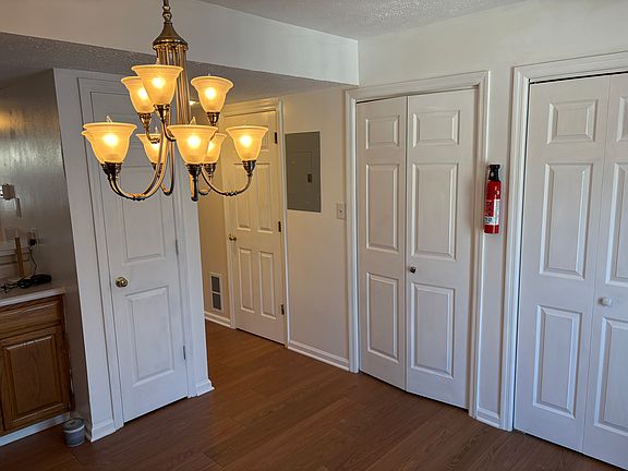 5th image of 642 E Sherwood Hills Dr