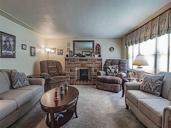 3rd image of 6321 Linda Dr