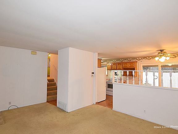 5th image of 51 Circle Dr E