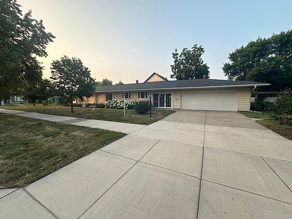 2nd image of 324 Juniper St