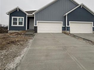 1204 SE Windbreak Dr, Lees Summit, MO 64081