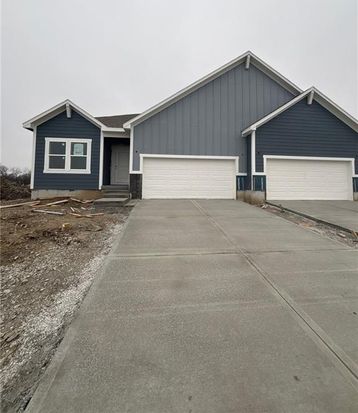 1204 SE Windbreak Dr, Lees Summit, MO 64081