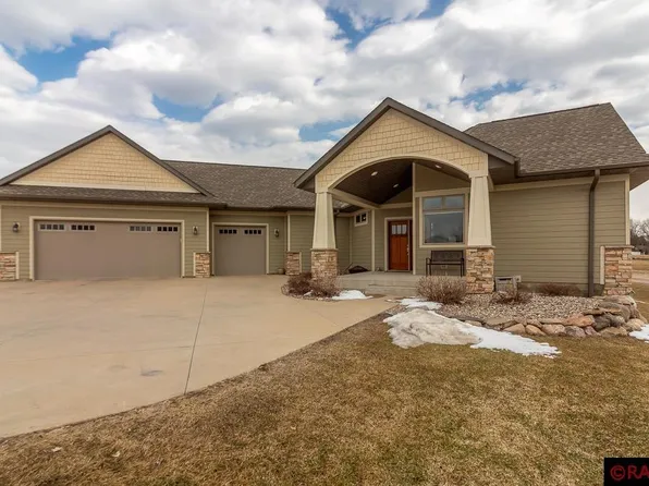 915 Melwood Ct, Madison Lake, MN 56063