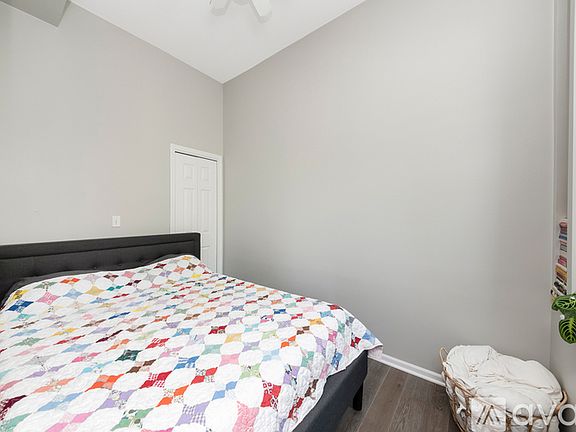 3rd image of 1436 W Erie St APT 2C