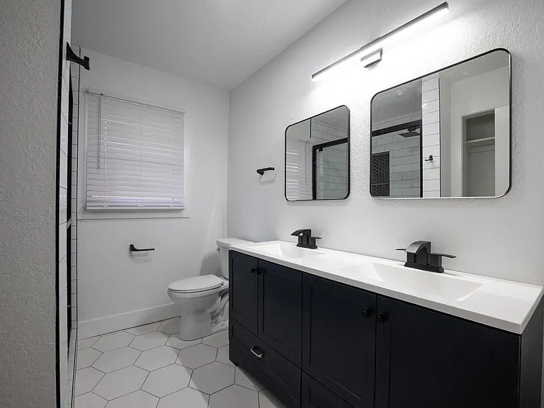 204 W 36th St #2 — Photo 19
