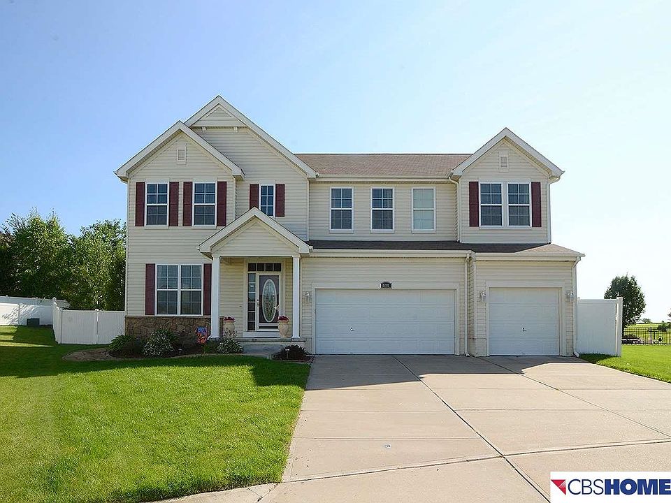 1st image of 15808 Cary Cir