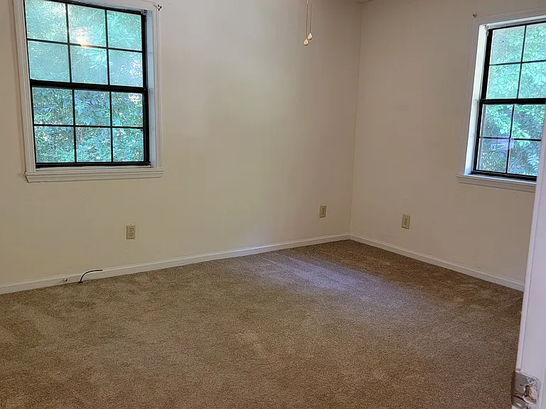 250 Lake Dr — Photo 7