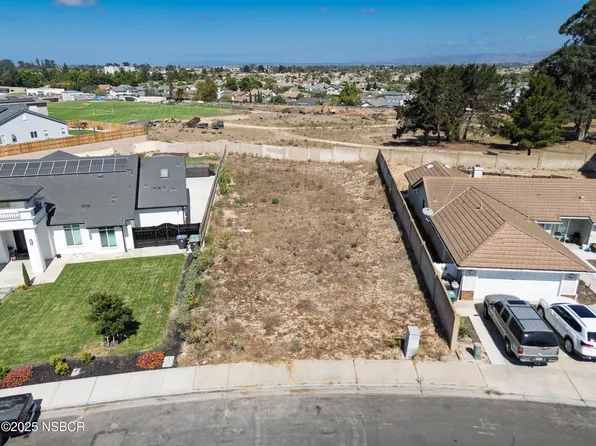 827 Firefox Dr, Santa Maria, CA 93455