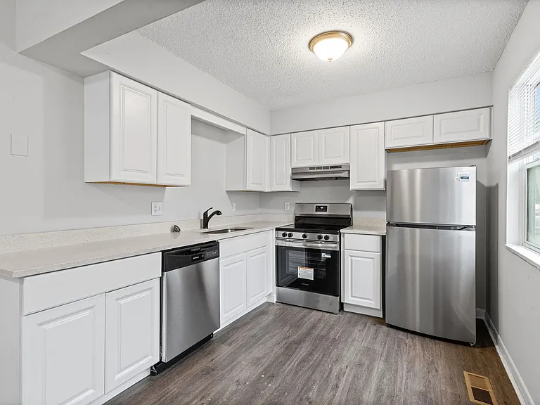 Redwood Village Townhomes — Photo 3