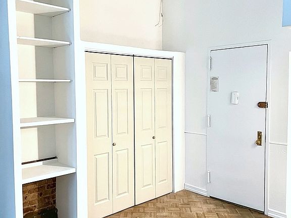 3rd image of 150 E 46th St Floor 2