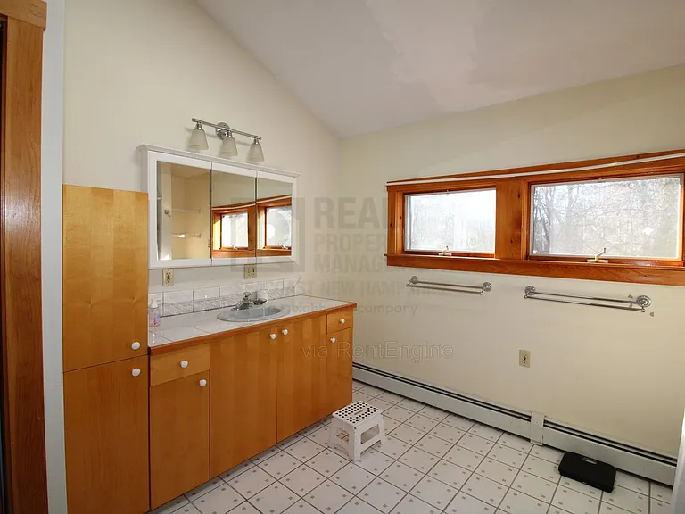 163 Winnacunnet Rd — Photo 20