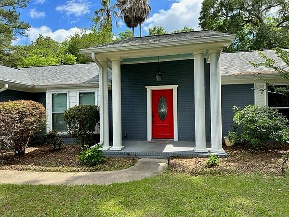 2nd image of 2811 Royal Oaks Dr