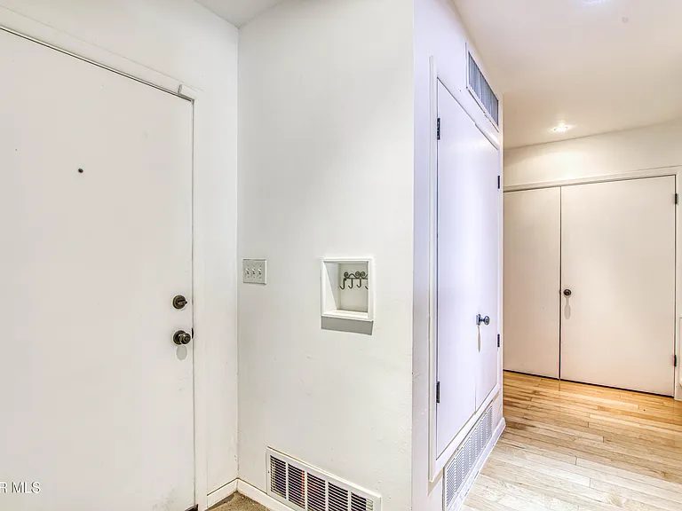 421 Irondale Dr #B — Photo 15
