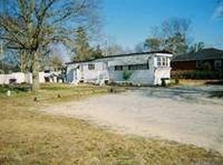 42 Brown St, Riverhead, NY 11901