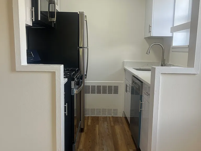 140 Grove St #1D — Photo 7