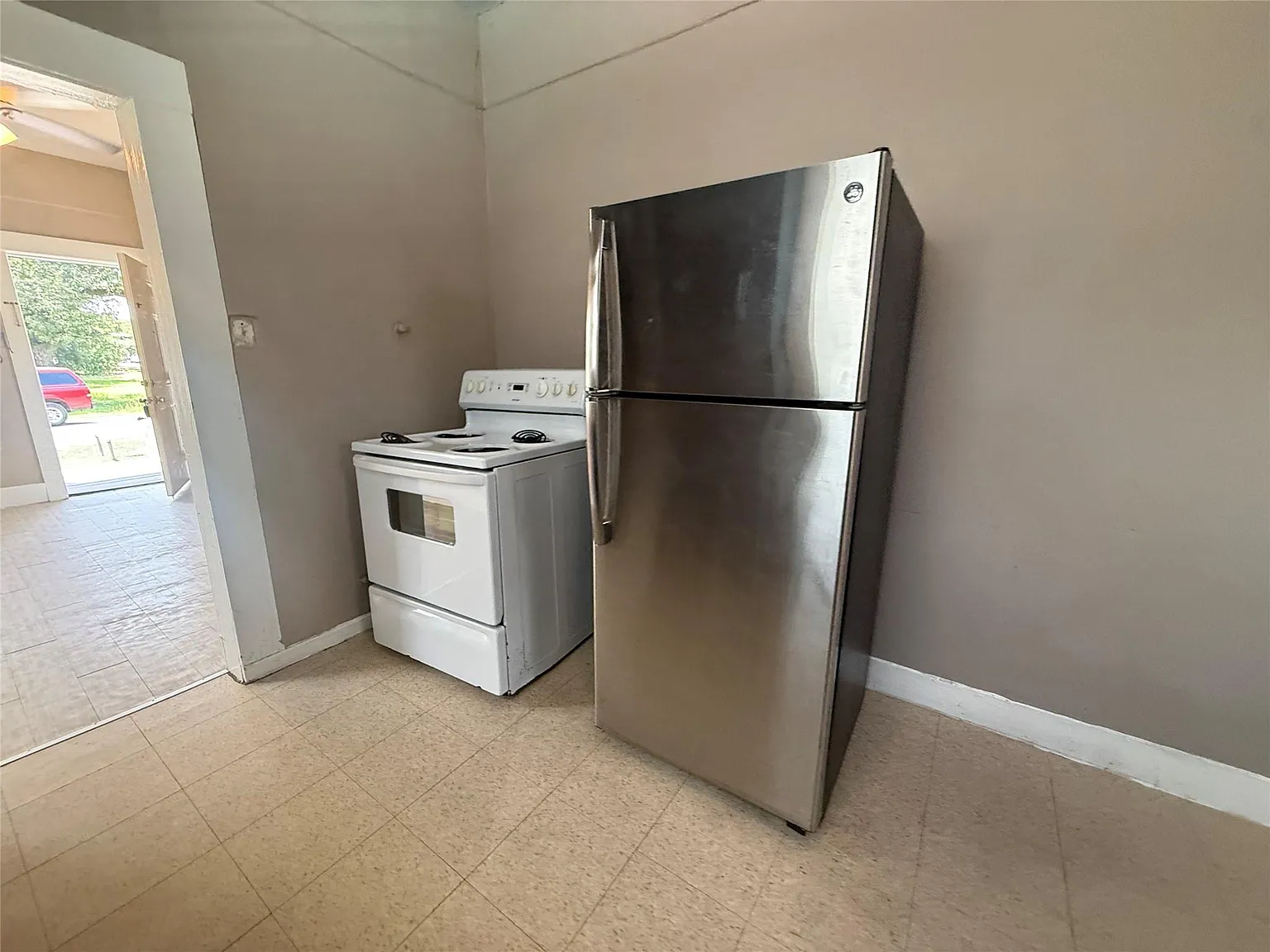 2 bed, 1.0 bath, 750 sqft, $1,250 — Photo 4