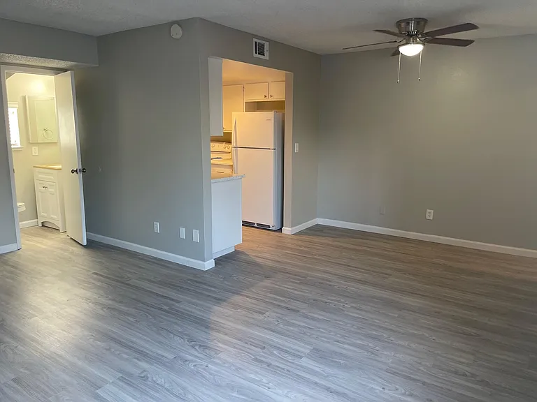 817 Tracey St — Photo 18