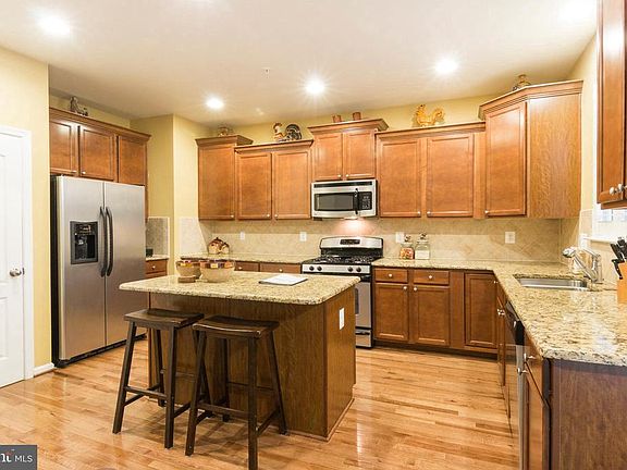 5th image of 1008 Stegman Pl