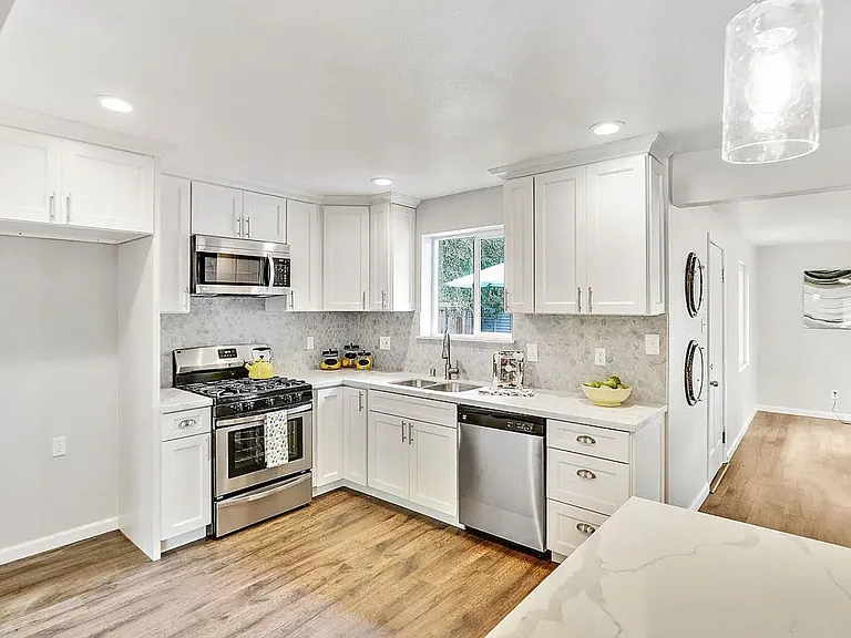 2819 Richard Ave — Photo 4
