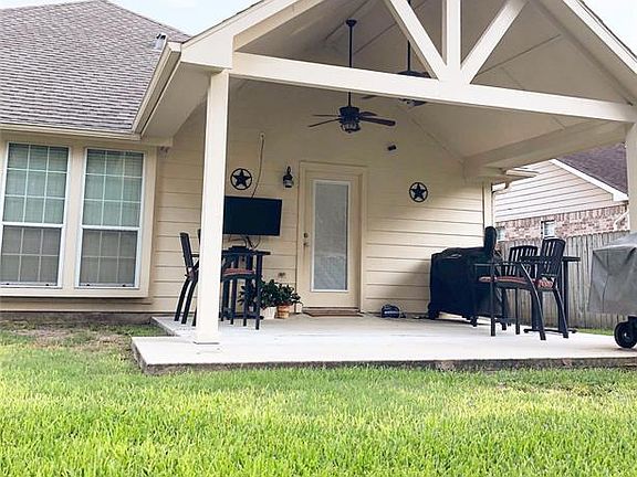 3rd image of 2926 Lake Breeze Ln