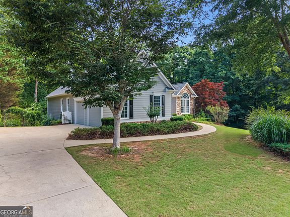 2nd image of 299 Heights Ln