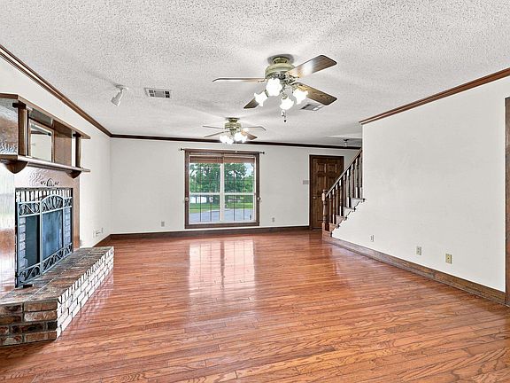 2nd image of 309 Lakefront Dr