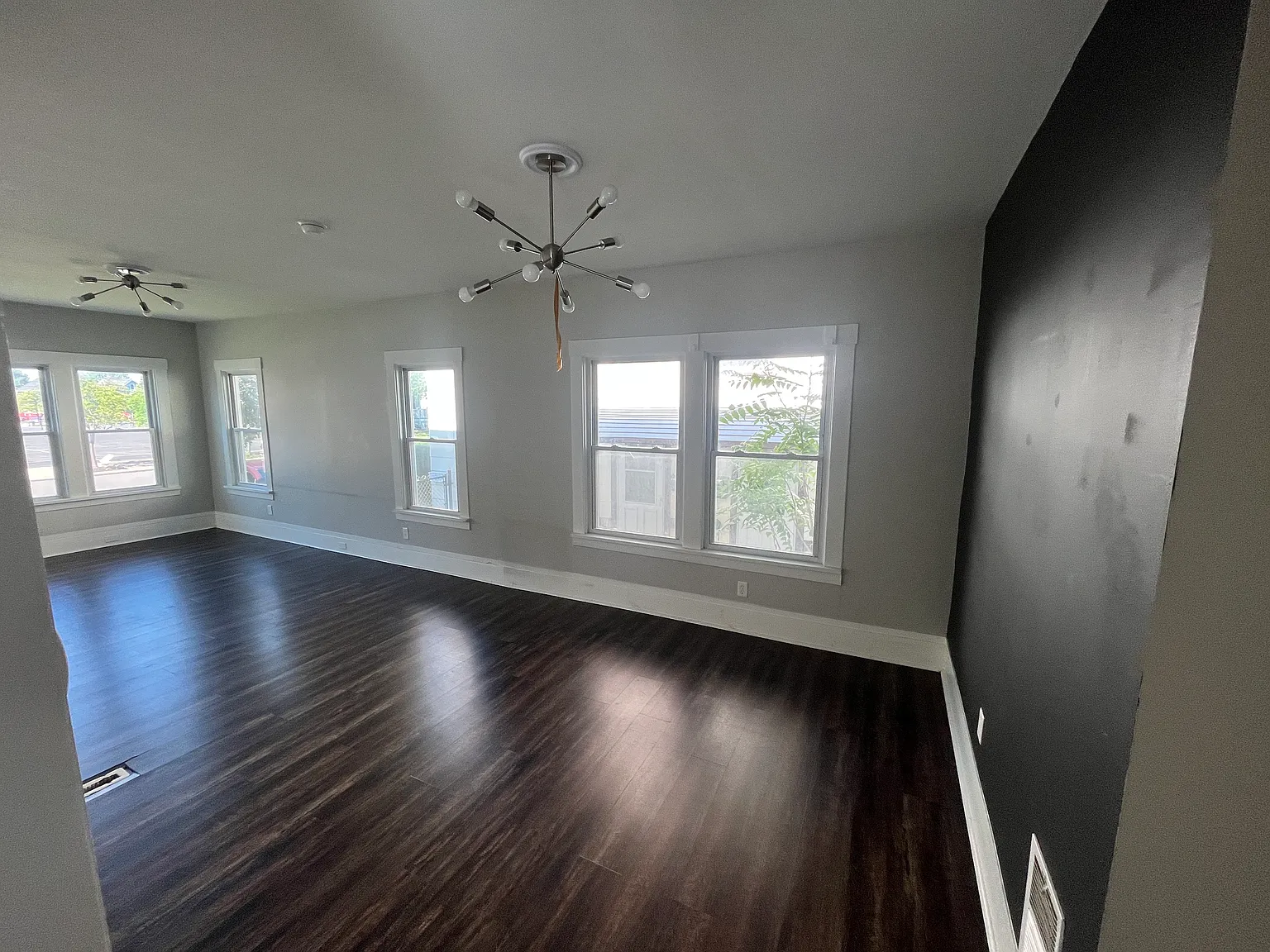 3 bed, 902 sqft, $1,650 — Photo 3