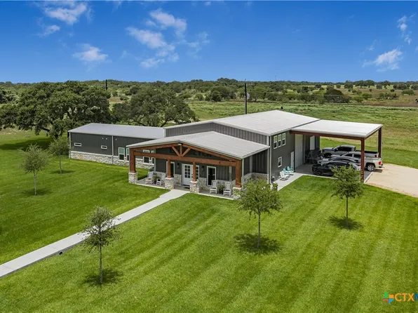 686 Rappold Rd, Yoakum, TX 77995