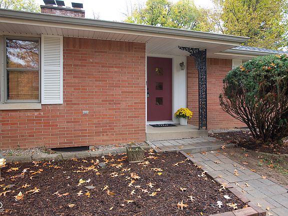 3rd image of 4743 Bluffwood Dr N