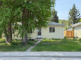8823 36th Ave NW, Calgary, AB T3B 1W3
