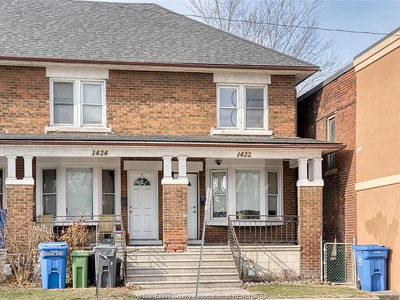 2nd image of 1422 Wyandotte St W