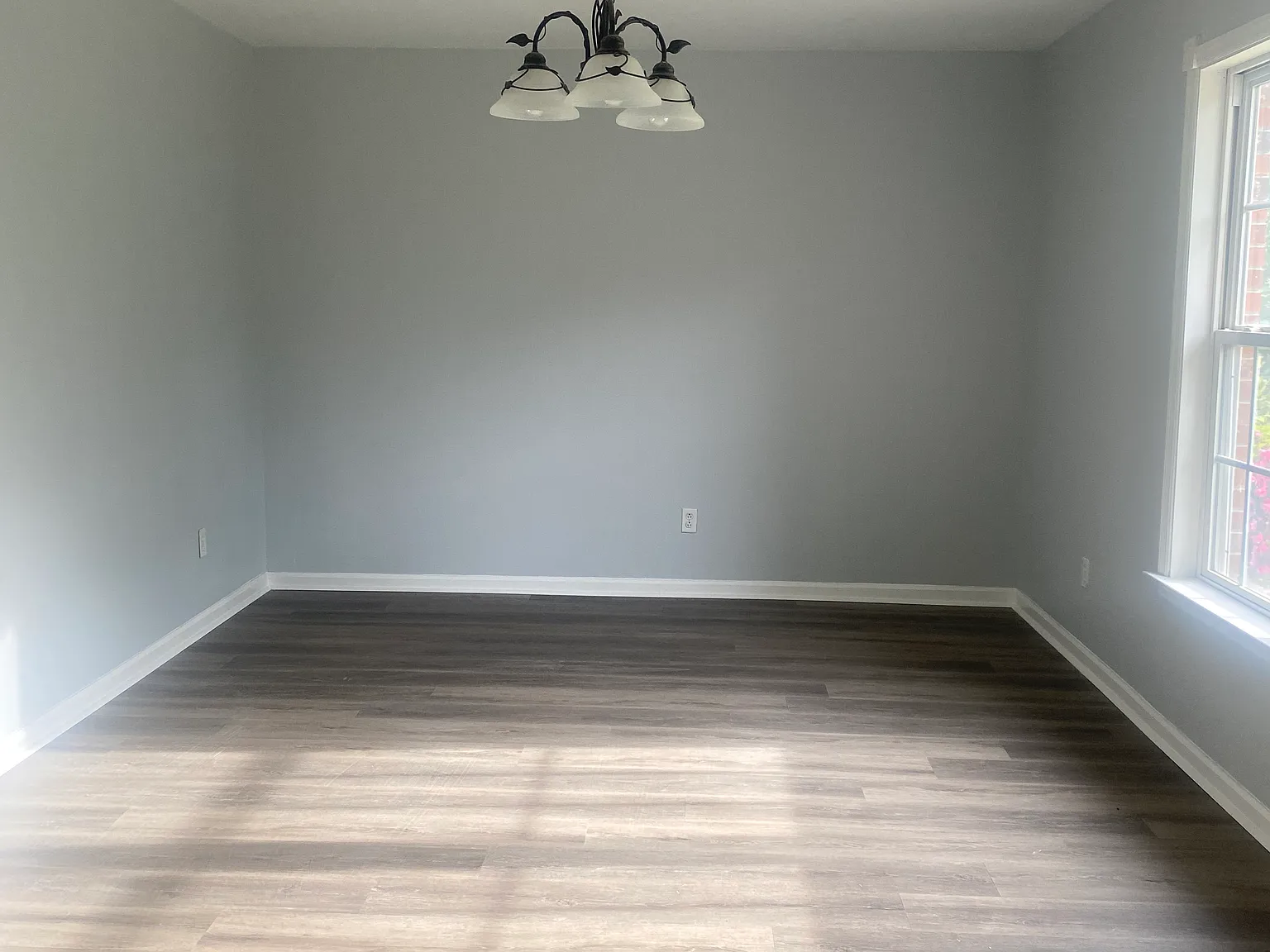 4 bed, 2568 sqft, $1,695 — Photo 2
