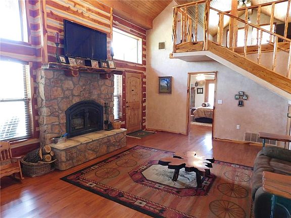 3rd image of 5132 Golden Ln