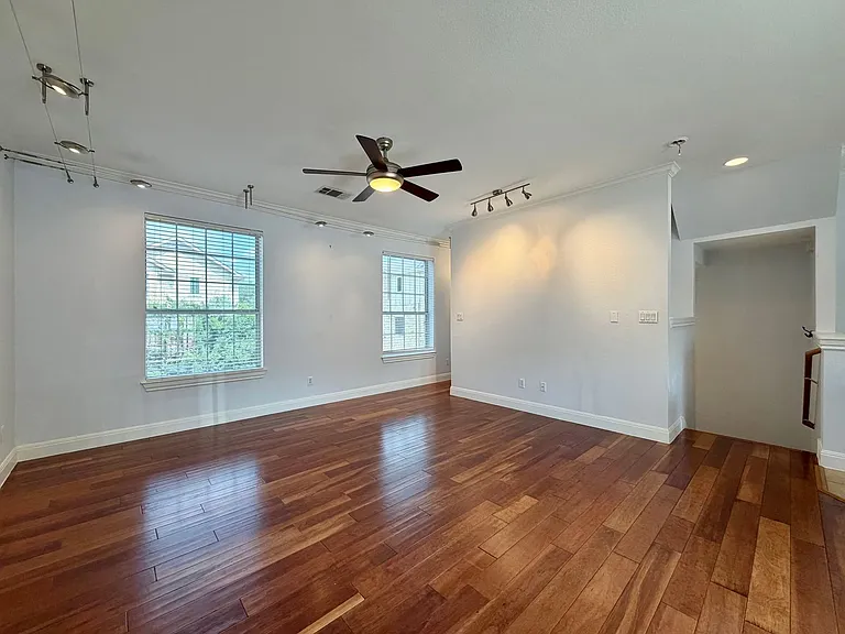 1402 Parker Ln #8 — Photo 6