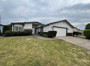 121 Tyson Dr, Cottage Grove, OR 97424