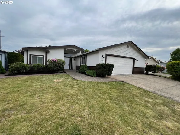 121 Tyson Dr, Cottage Grove, OR 97424