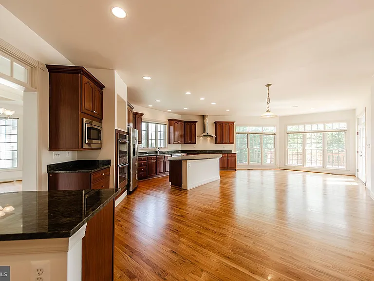 9005 Edgepark Rd — Photo 13