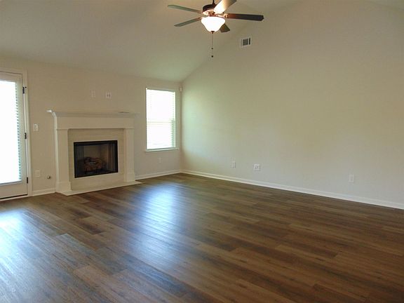 5th image of 236 Sutton Ct