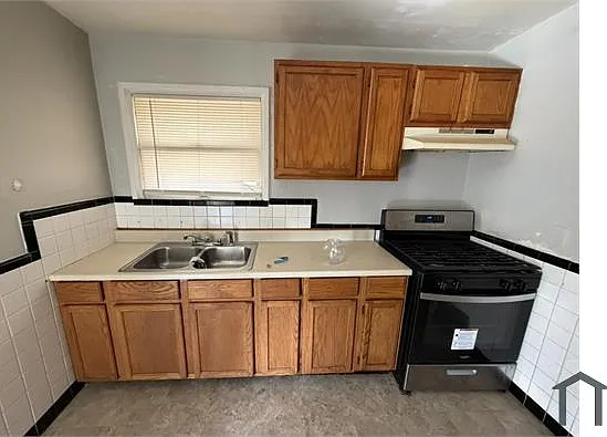 2 bed, 918 sqft, $1,200 — Photo 2