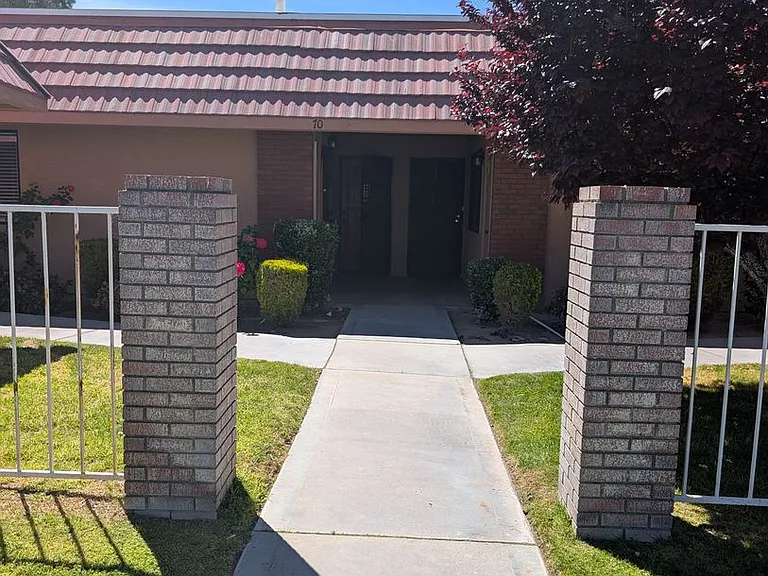 27535 Lakeview Dr #70 — Photo 1
