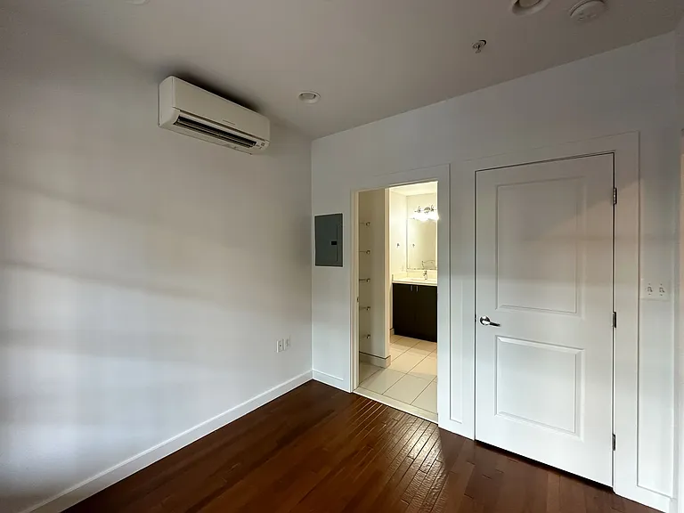 THE PORTLAND APARTMENTS — Photo 27